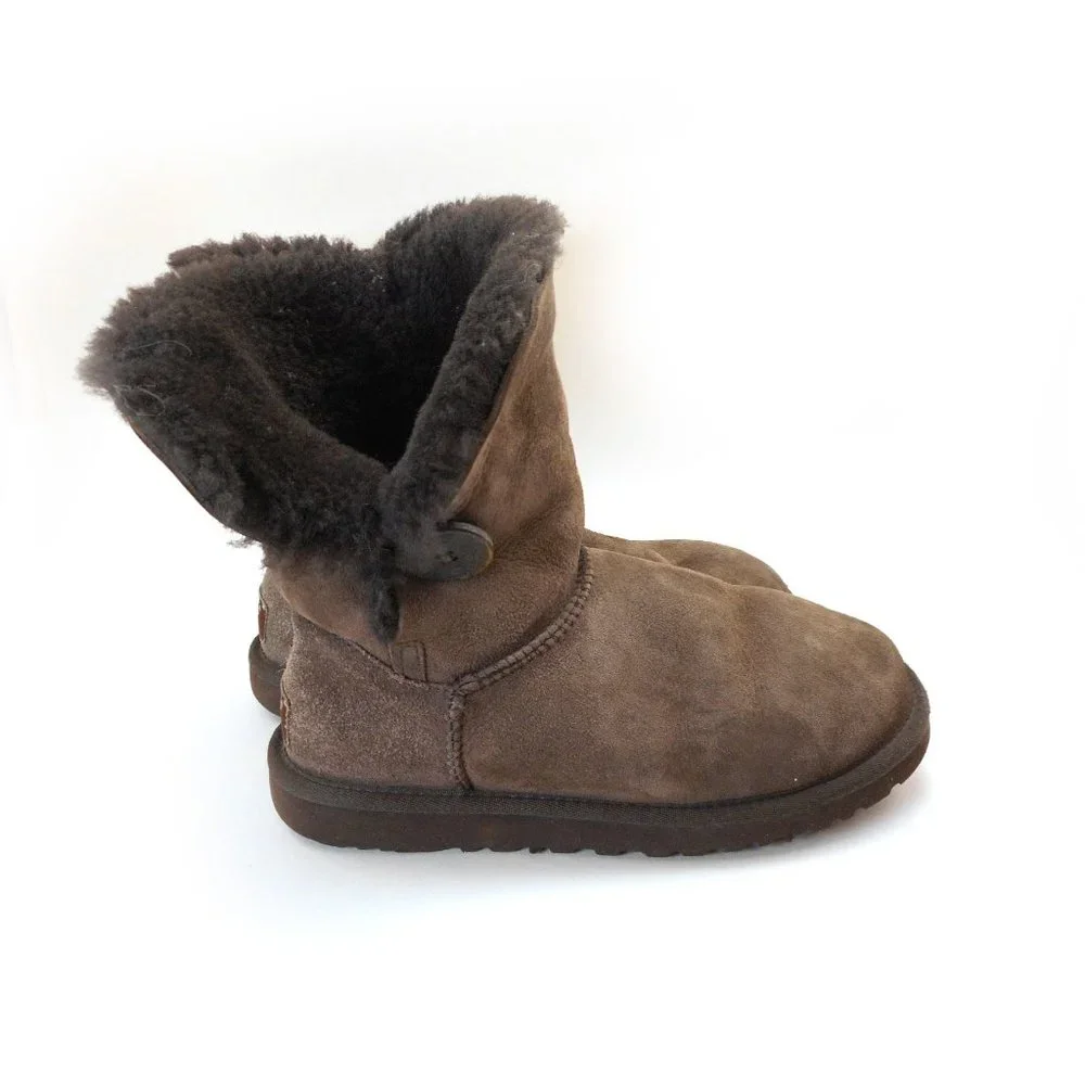 UGG Womens Sz 6 US Bailey Button Sheepskin Boots 5803 Dark Brown